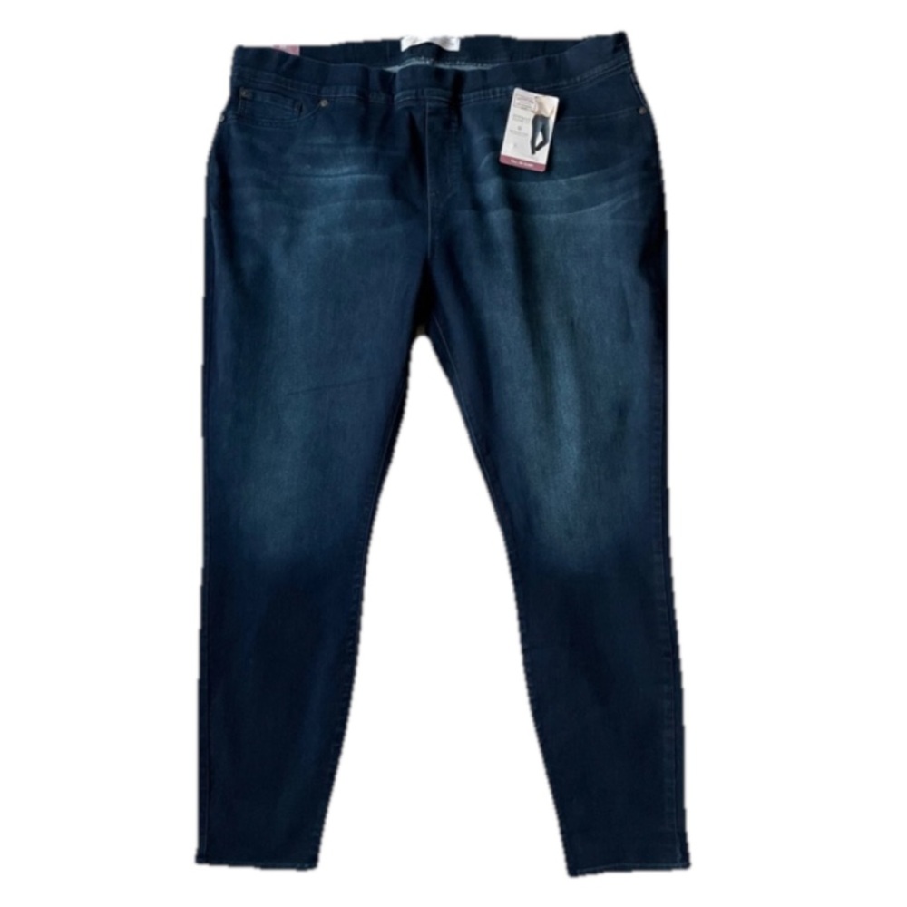 Signature by Levi Strauss & Co. Gold Label Totally Shaping Pull-On Skinny 28M